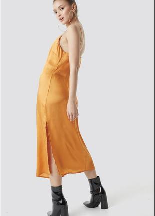 Атласное платье