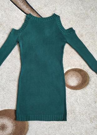 Красивое вязаное платье с открытыми плечами8 фото