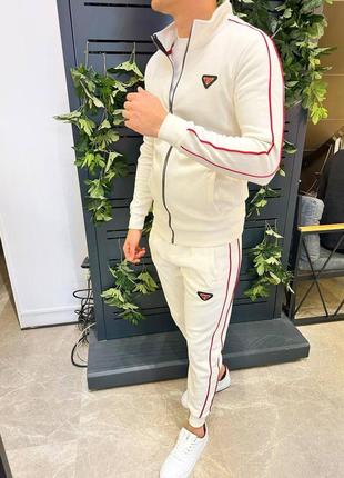 Спортивный костюм