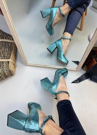 Женские туфли из натуральной кожи под редакцией в голубом перламутрове на высоком каблуке и подошве7 фото