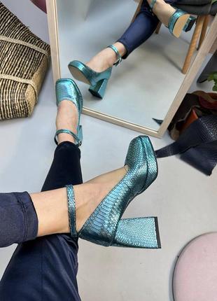 Женские туфли из натуральной кожи под редакцией в голубом перламутрове на высоком каблуке и подошве8 фото