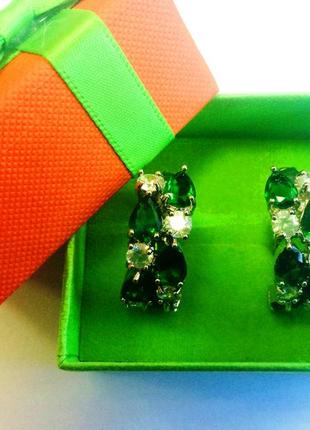 Великі модні сережки з зеленими кристалами.9 фото