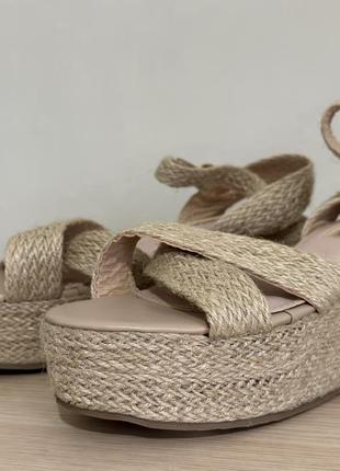 Босоножки на платформе