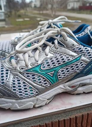 Кроссовки mizuno