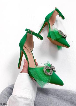 Туфлі босоніжки на каблуці шпильці зелені з бантиком камінням