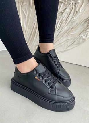 Женские весна/лето/осень черные кроссовки на шнурках. демисезонные женские кожаные кроссы