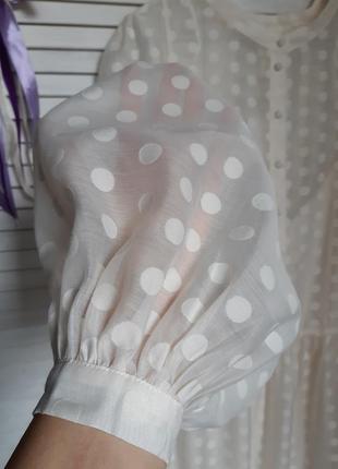 Платье в горошек цвета айвори с длинными объемными прозрачными рукавами h&m6 фото