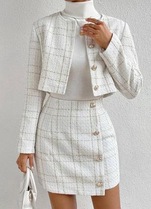 Костюм с юбкой