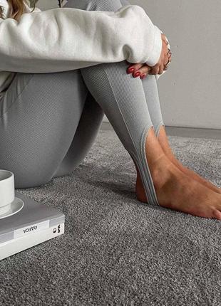 Лосинки в рубчик со штрипками😍💣