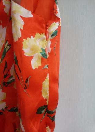 Яркое шелковое платье в цветочный принт maddison 100% шелк5 фото