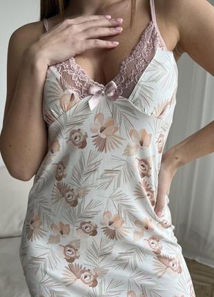 Нічна сорочка з віскози кремового кольору у квітковий принт5 фото