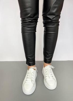 Жіночі весна/літо/осінь білі кросівки на шнурках. демісезонні жіночі шкіряні кроси