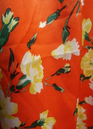 Яркое шелковое платье в цветочный принт maddison 100% шелк8 фото