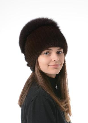 Жіноча зимова в'язана шапка з помпоном1 фото