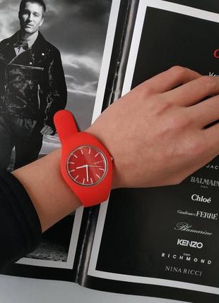 Красный силиконовые часы6 фото
