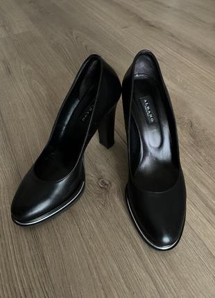 Туфлі aldo.