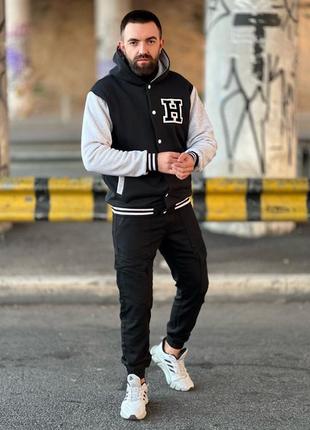 Бомбер мужской на кнопках капюшоном и карманами