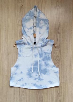 Укороченный худи с заниженной проймой rue21 /sky tie dye / скай тай дай