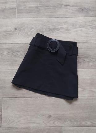 Черная мини-юбка с пояском1 фото