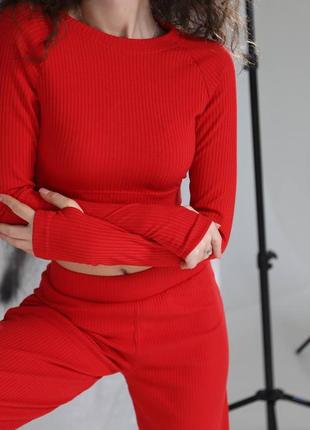 Костюм жіночий червоний однотонний топ на довгий рукав з вирізом для пальця штани вільного крою на високій посадці якісний стильний5 фото