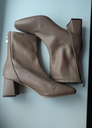 Ботильйони чоботи сапожки з квадратним носом мисом