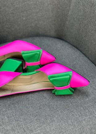 Туфлі човники яскраві з бантиком на невисокому каблуку + ремінь в колір2 фото