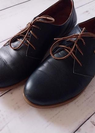 Туфлі на шнурках