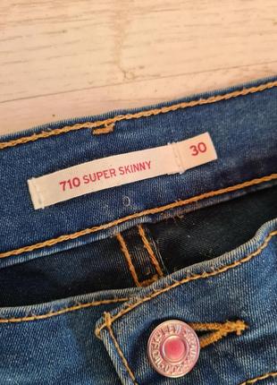 Стильные джинсы скинни levis 7108 фото