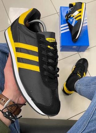 Кроссовки в стиле adidas