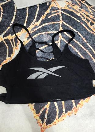 Reebok безшовний топ.  є кармашки для паролоновик вставок.