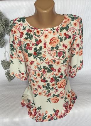 Красива ніжна футболка