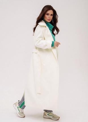 Молочное классическое пальто с поясом2 фото