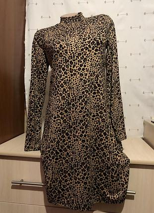 Платье с красивым принтом