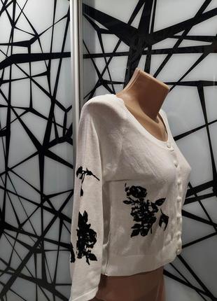 Укороченная белая кофта на пуговицах zara knit с цветочным набивным принтом, размер m8 фото
