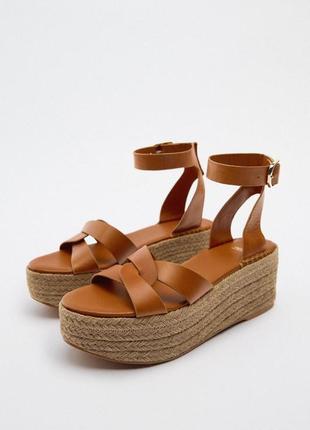 Кожаные босоножки zara