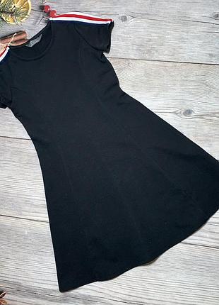 Трендовое платье с лампасами