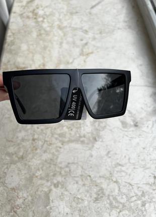Солнцезащитные очки, самая актуальная модель 2023