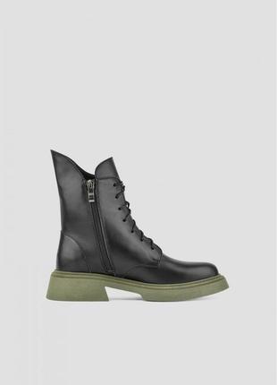 Демисезонные ботинки со шнурком чёрные с зеленой подошвой3 фото