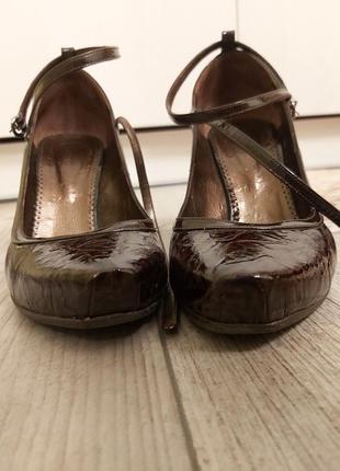 Туфли из лакированной кожи с тиснением7 фото