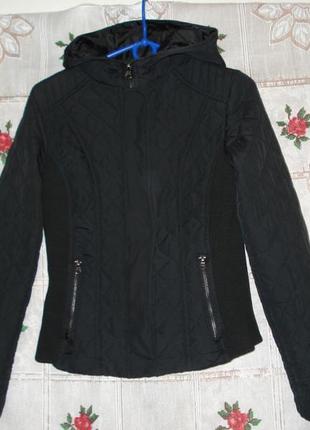 Куртка черного цвета "look"р.8,простроченная в ромбы.