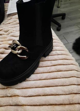 Замшевые ботинки