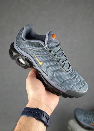 Nike tn plus сірі з жовтогарячим