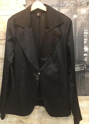 Красивый эффектный пиджак noa