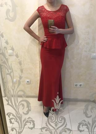 Червоне плаття вечірнє