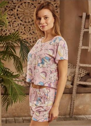 Жіноча піжама укорочена футболка+шорти (р.42-50) з принтом "єдинороги" в різних кольорах6 фото