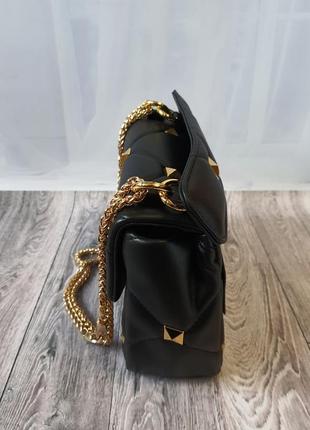 Женская стильная черная кожаная сумка в стиле valentino6 фото