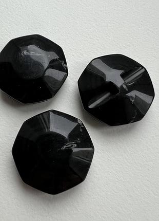 Ґудзик костюмний восьмигранник на ніжці чорний 28мм пластик