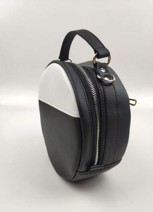 Нова стильна чорна кругла сумочка з екошкіри