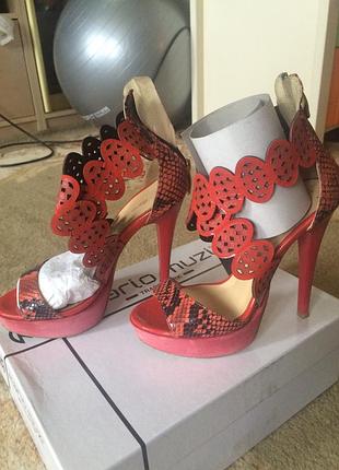 Продам босоножки