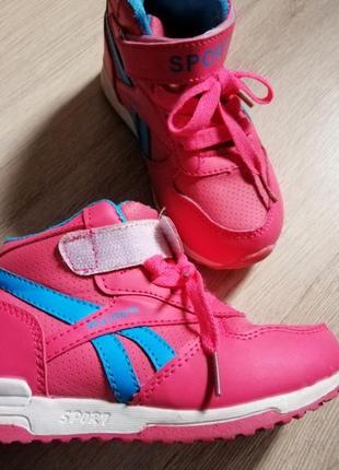 Весенние кроссовки на девочку